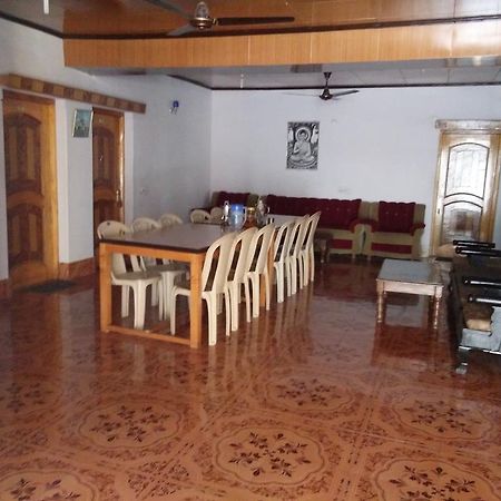 Galaxy Guest House Hundar 外观 照片