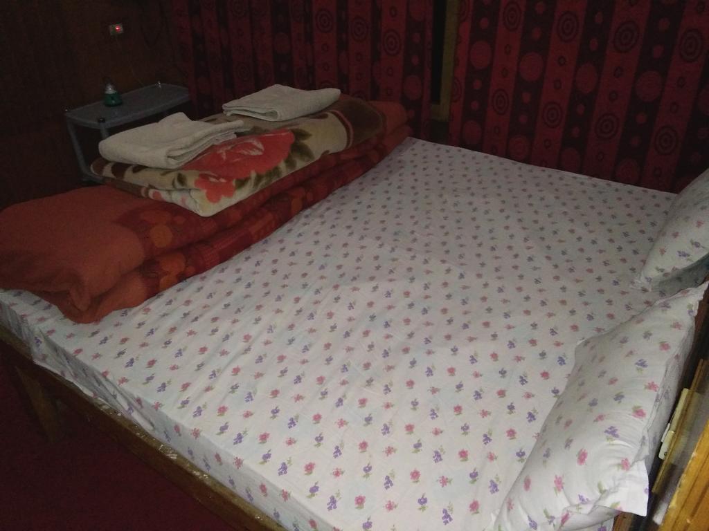 Galaxy Guest House Hundar 外观 照片